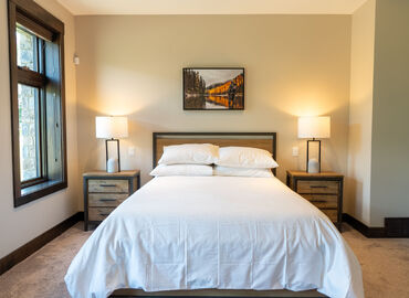 Brooks Creek Ranch lodge room detail